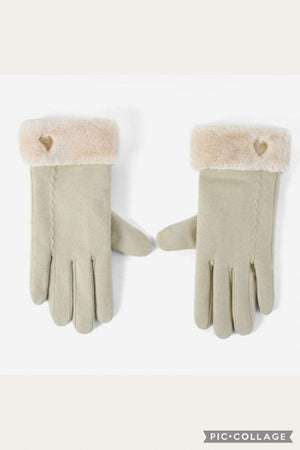 Heart Cut Out Winter Gloves - Cream